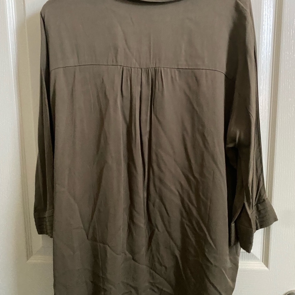 Button down - Picture 2 of 2